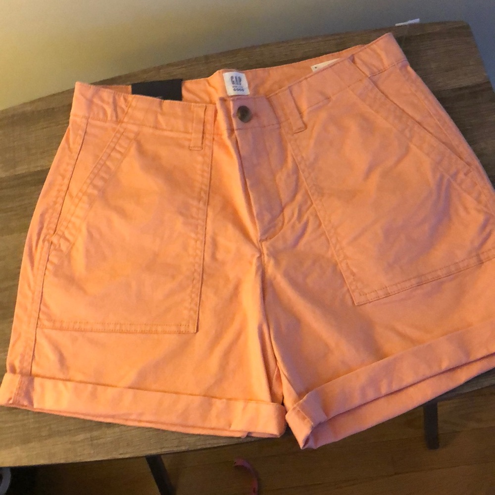 GAP peach colored shorts